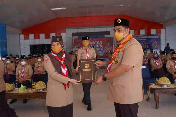 Bupati Maros Terima...
