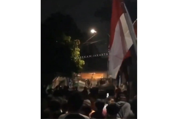 Tawuran Pecah di Jembatan...