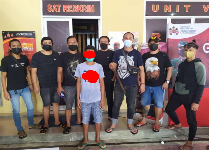 Ayam Peliharaan Dicuri,...