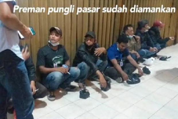 Sopir Truk Dipungli...