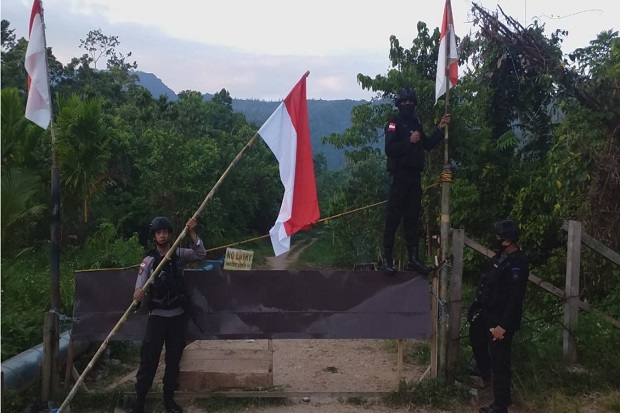 Pasukan Brimob Pasangi...