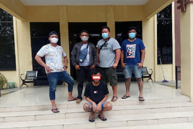 Tidak Terima Temannya...