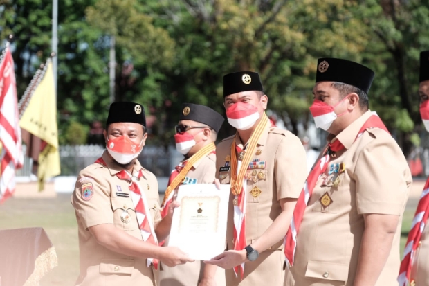 Bupati Gowa Terima Penghargaan...