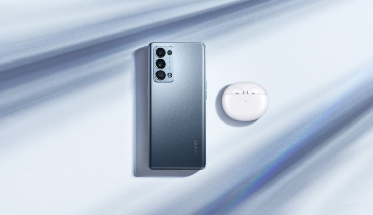 Oppo Reno6 5G dan Reno6...