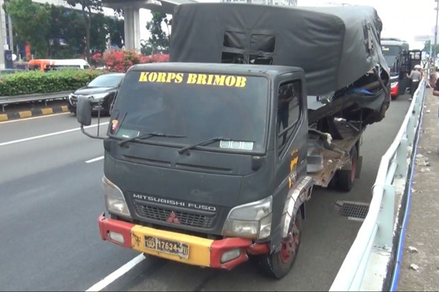 Truk Polisi Pembawa...