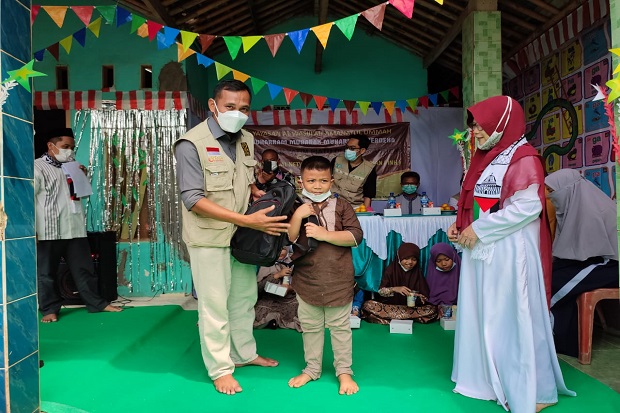 INH Salurkan Hak Anak...