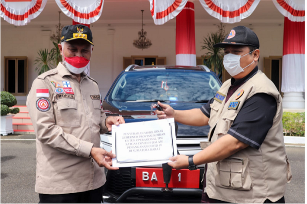 Gubernur Sumbar Serahkan...