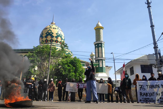 Soroti Tambang Ilegal,...