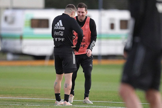 Messi Bikin Gelandang...