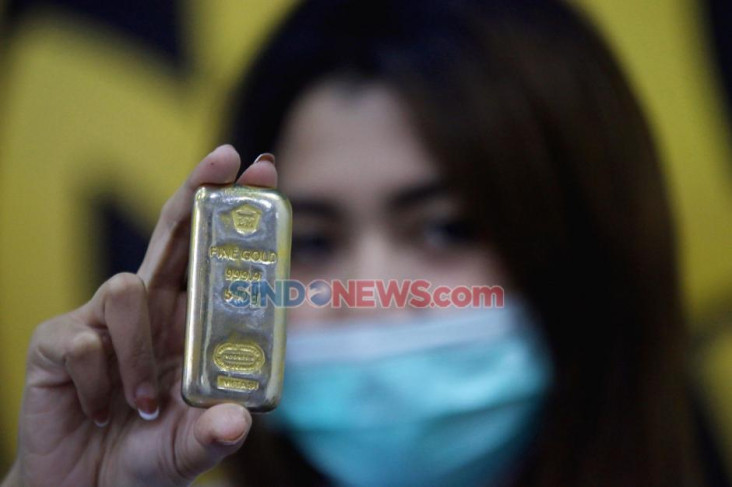 Harga Emas Antam Turun...