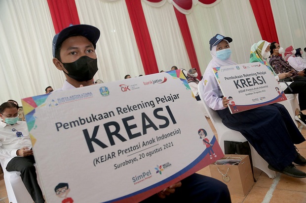 OJK Berikan Beasiswa...