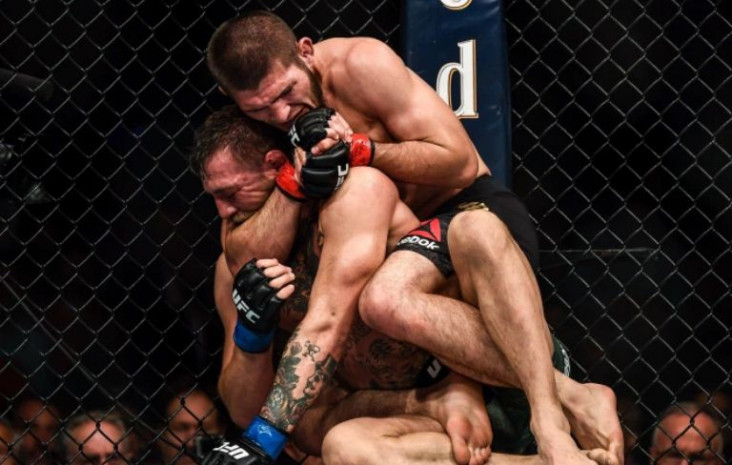 Cekikan Khabib Nyaris...
