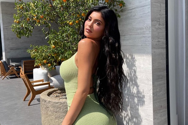 Kylie Jenner Hamil Anak...