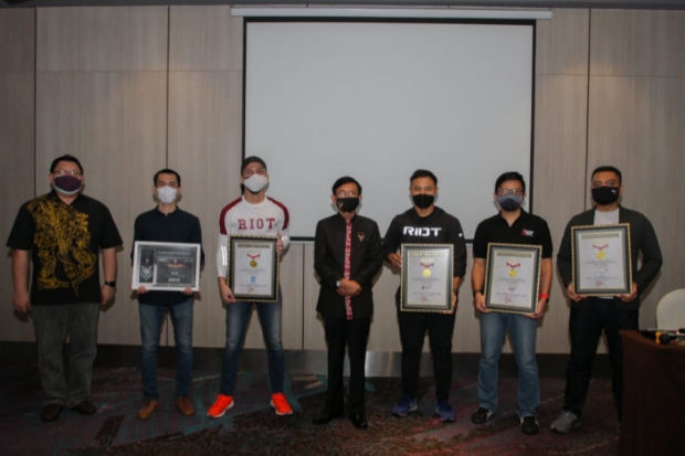 RIOT Pecahkan Rekor...