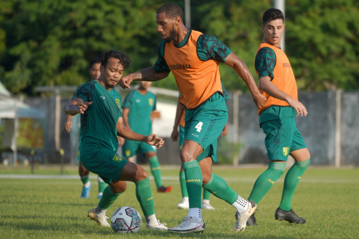 Persebaya Surabaya Lega,...