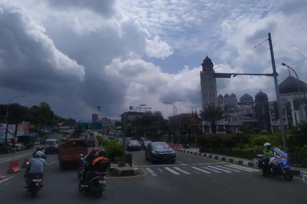 Lalu Lintas di Jalur...