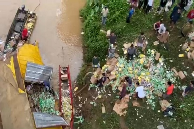 Truk Sembako Asal Jakarta...