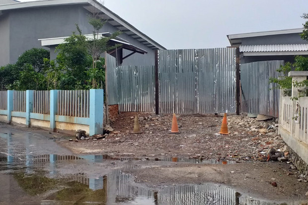 Pengawasan Lengah, Segel...