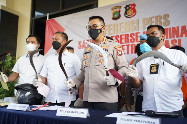 Bersenjatakan Celurit...