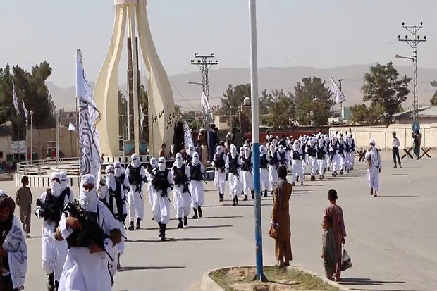 Taliban Kerahkan Ratusan...
