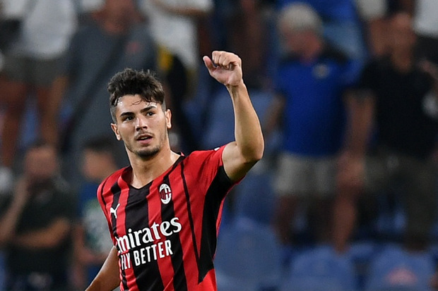 Bawa AC Milan Habisi...