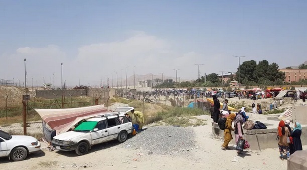 Taliban Blokir Jalan...