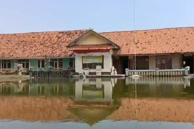 Banjir Rob Terjang Indramayu,...