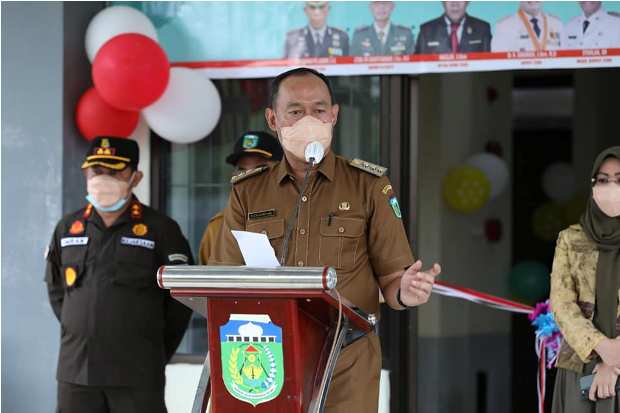 Bupati Sukandar Resmikan...