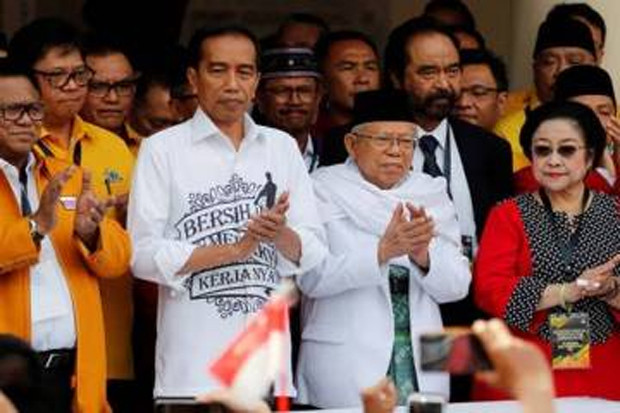 Presiden Jokowi Kumpulkan...