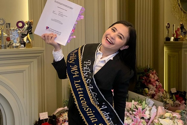 Prilly Latuconsina Jadi...