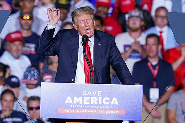 Trump: Biden Terbangkan...