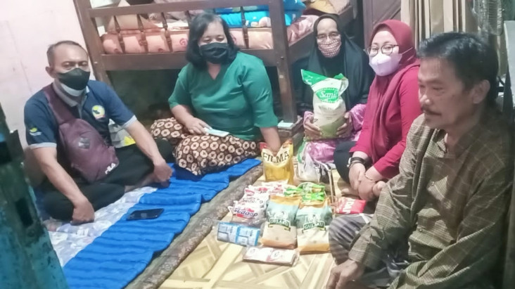 Banyak Lansia Sebatang...