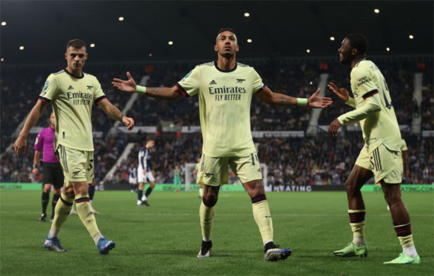 Hasil Piala Liga Inggris:...