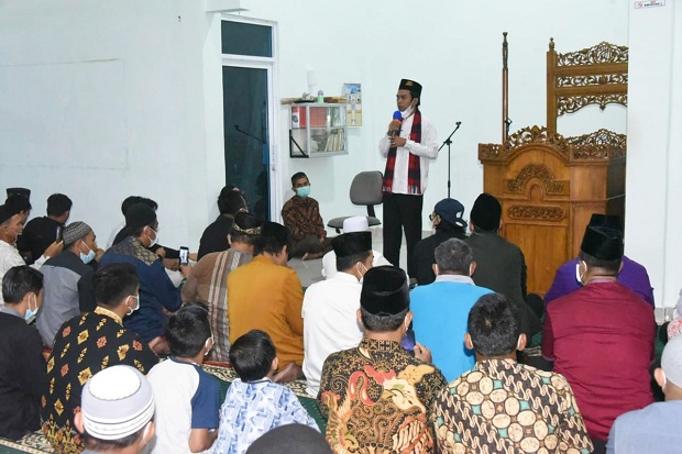 UAS Beri Tausiah di...
