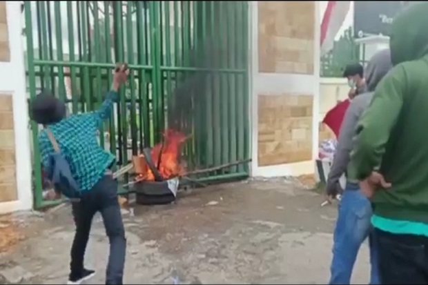 Tolak Tambang Ilegal,...