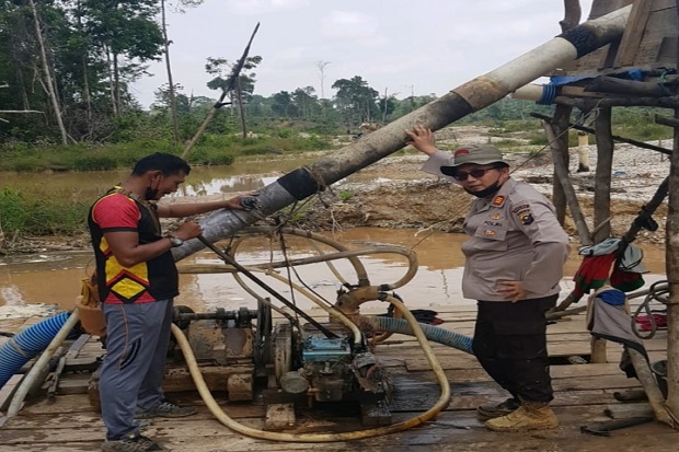 Gerebek Tambang Emas...