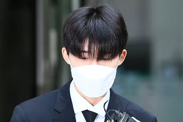 B.I Eks iKON Dituntut...