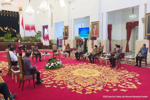 Jokowi: Pemerintah Cari...