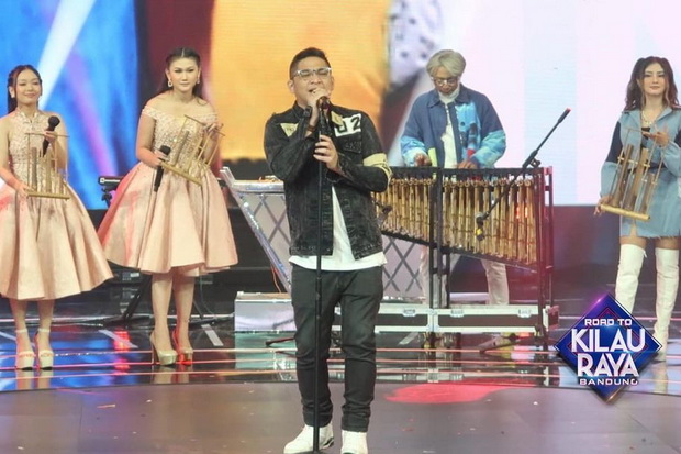 Diiringi Angklung, Pasha...