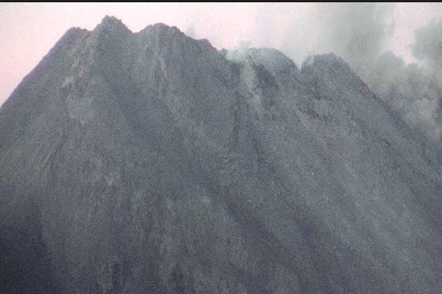 Sabtu Pagi, Merapi Semburkan...