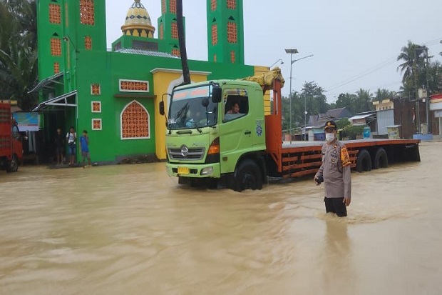 5.607 Rumah Warga di...
