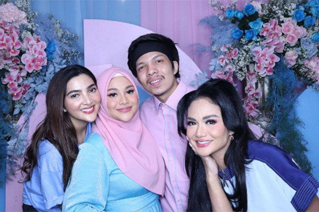 Adem Lihatnya! Aurel...