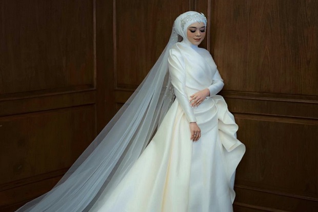 Serba Putih, Lesti Kejora...