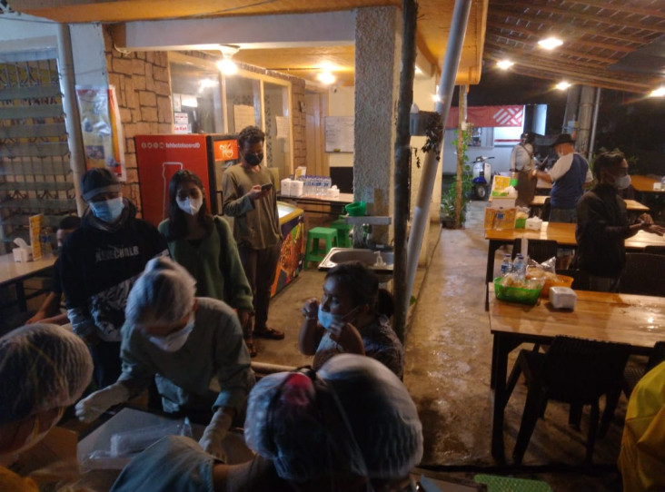 Kafe dan Restoran di...