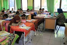 Dengan Prokes Ketat,...