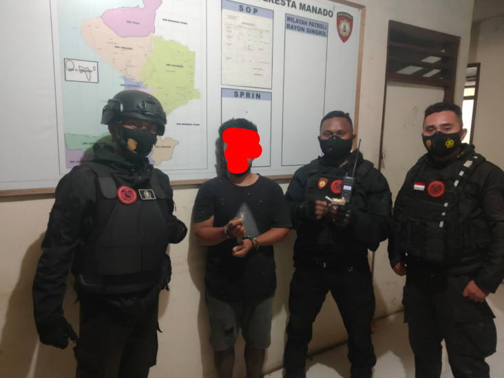 Nyaris Tabrak Petugas,...