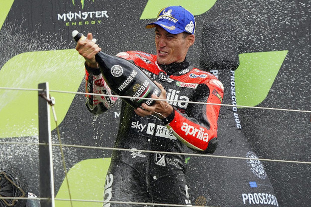 Naik Podium di Silverstone,...