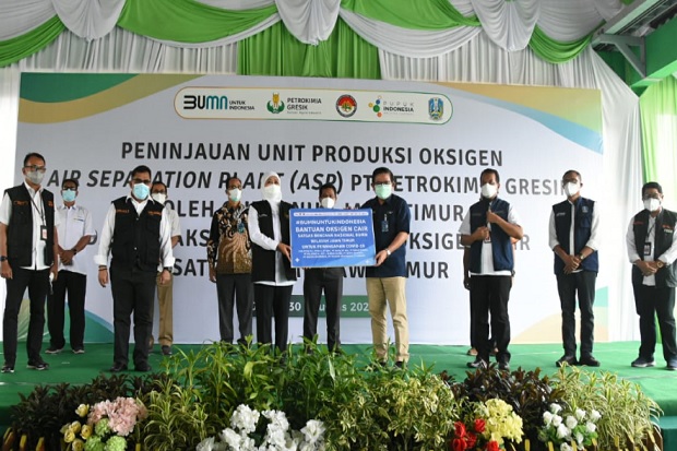 Gubernur Khofifah Terima...