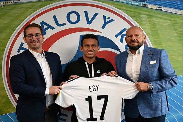 Egy Maulana Vikry Resmi...
