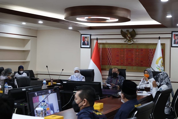Rapat Kerja dengan Menaker,...